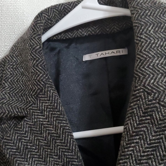 Tahari blazer - Picture 3 of 6
